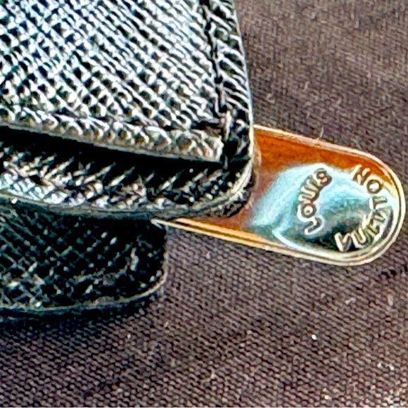 Louis Vuitton Epi Bifold Wallet, Portefeuille Koala Leather Noir, Mint Condition - Picture 11 of 13